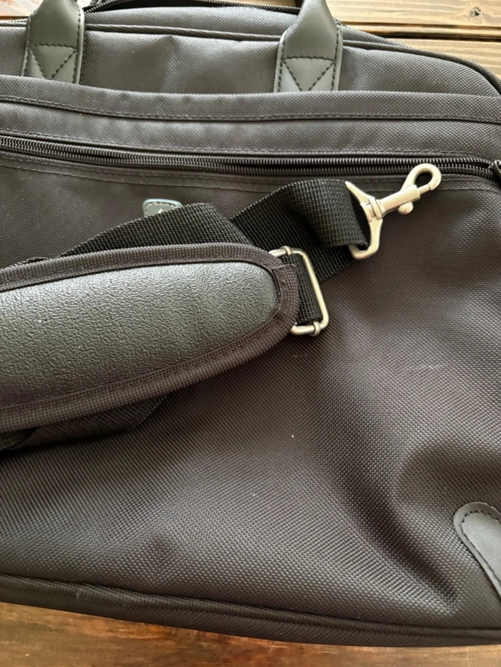 Sumdex 13 inch Black Laptop Crossbody Shoulder Removeable Strap Bag